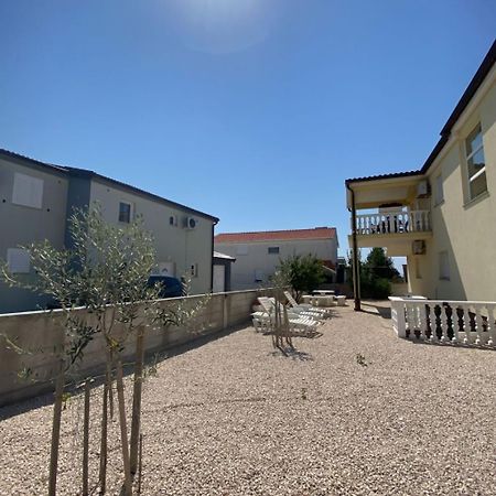 Apartments Draga - Comfortable & Afordable วีร์ ภายนอก รูปภาพ