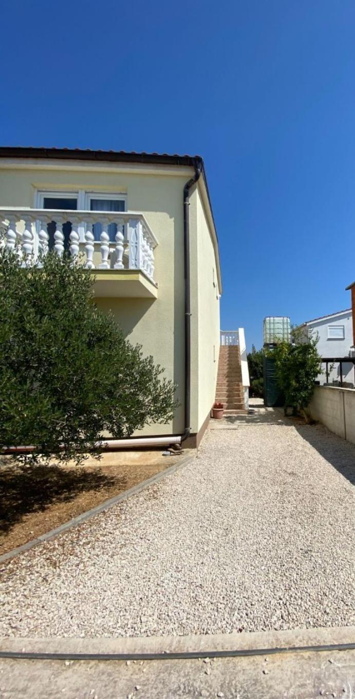 Apartments Draga - Comfortable & Afordable วีร์ ภายนอก รูปภาพ